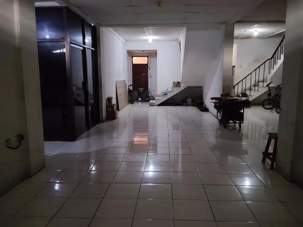 Ruko gandeng 3 lantai di Pangeran Tubagus Angke Komplek BNI