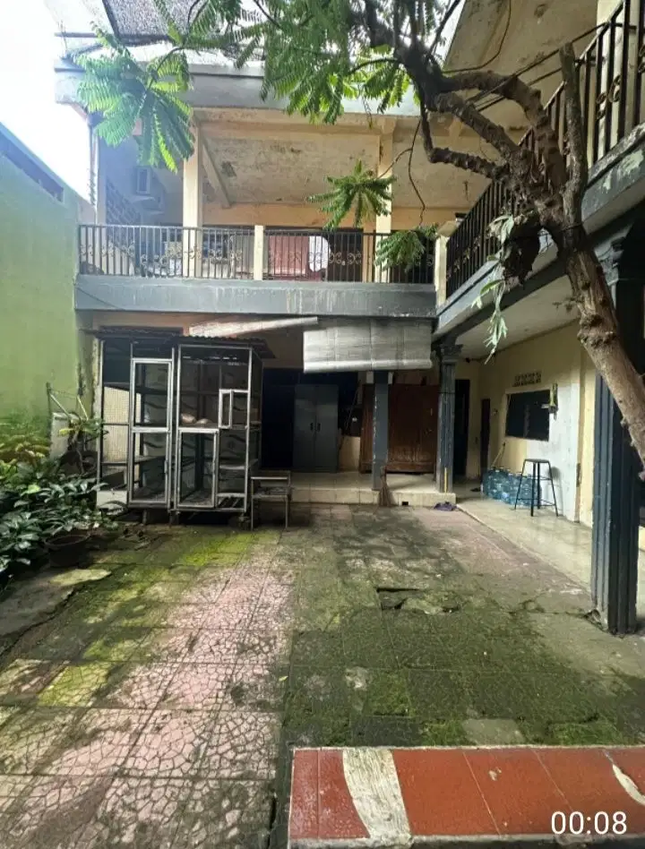 Rumah di Bukit Duri, Jakarta Selatan