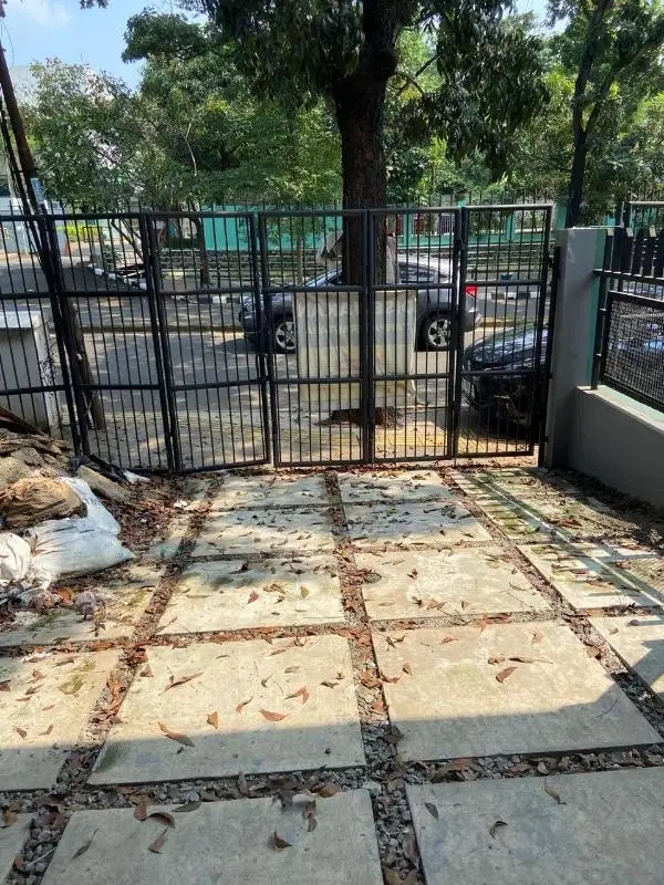 DISEWAKAN RUMAH DI BOULEVARD JALAN RAYA BSD