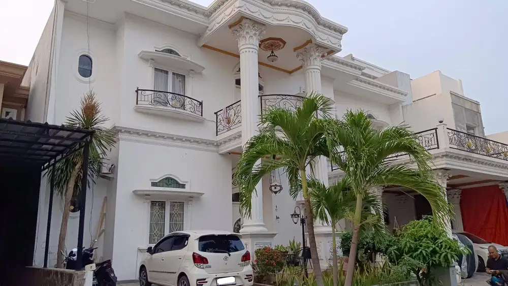 RUMAH MEWAH 2,5 LT FULL FURNISHED TERDAPAT KOLAM RENANG DI KARAWANG