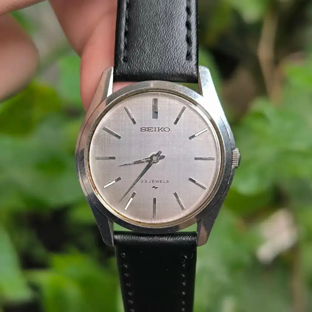 Seiko 2519 - 0190 Linen Dial Manual Winding