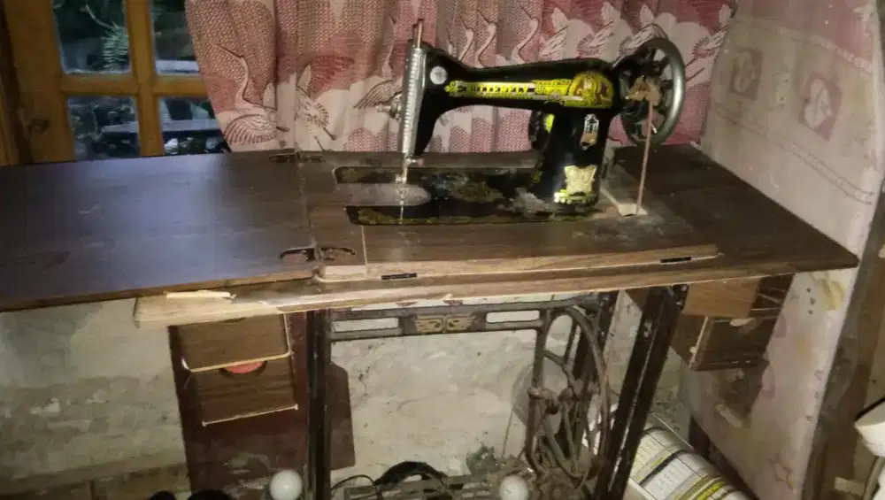 Mesin jahit butterfly