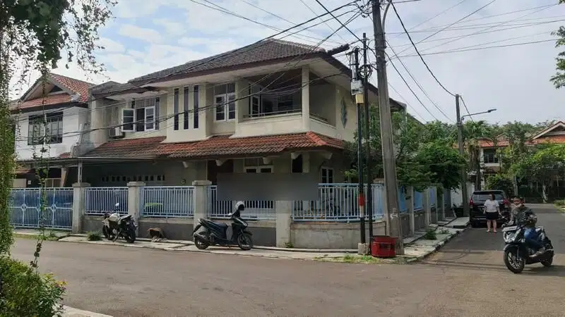 WTS Rumah HOEK Di Gading Kirana Kelapa Gading 2 lantai