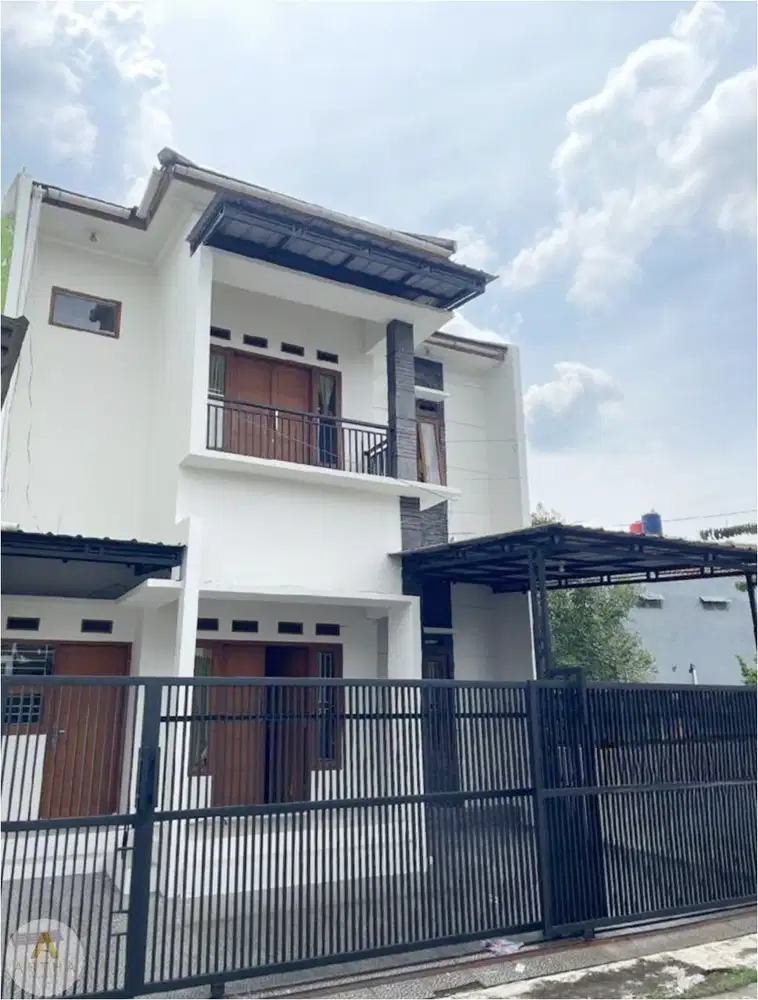 Rumah Mewah 2 Lantai dekat Tol dan Transmart di Buahbatu Bandung