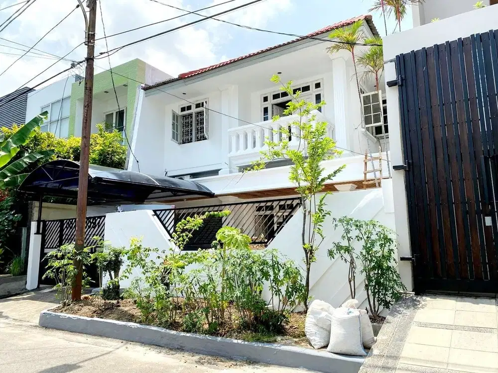DIJUAL RUMAH DI ANCOL 200m2 BAGUS,HADAP SELATAN,2 LANTAI,KODE YE