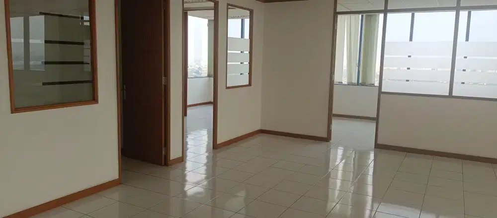 SEWA KANTOR DI JAKARTA SELATAN MT HARYONO 210M2 PARTISI 140K NEGO