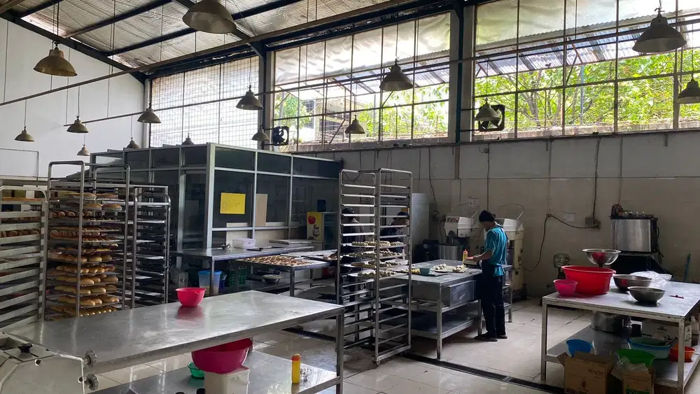 Pabrik Roti Luas Lokasi Strategis Di Jalan Cibaduyut Bandung