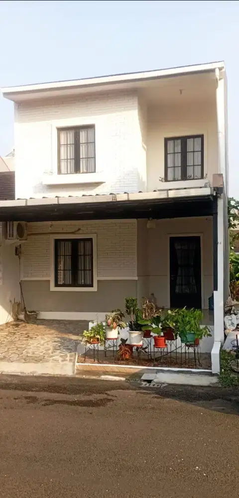 Dijual rumah grand wisata 2 lantai murah