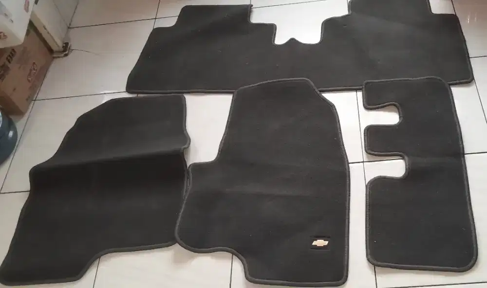 Karpet warna hitam ori mobil mazda