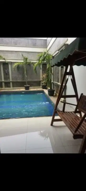 Rumah Mewah Ada Kolam Renang di Komplek Duren Sawit