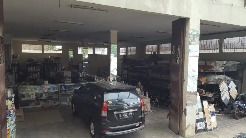 Dijual Rumah Beserta Tempat Usaha di Dekat Summarecon Bekasi