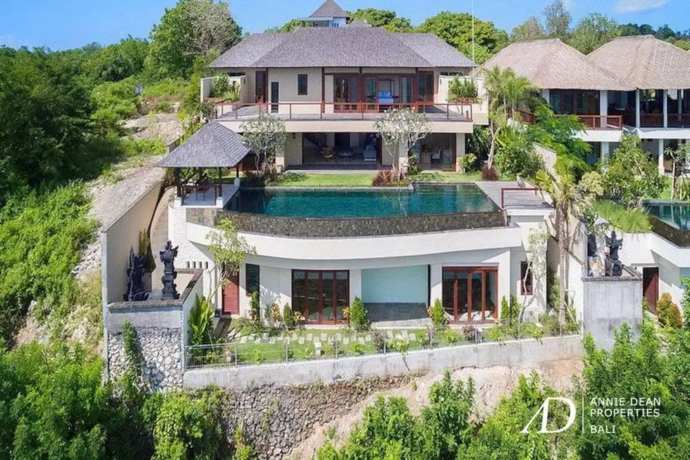 FREEHOLD LUXURIOUS 5-BEDROOM VILLA WITH BREATHTAKING VIEWS