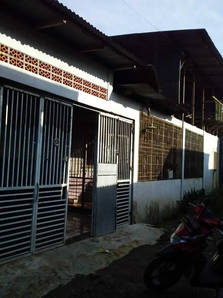 Jual / Sewa Rumah Luas Cukup Strategis dan Siap Huni di Medan