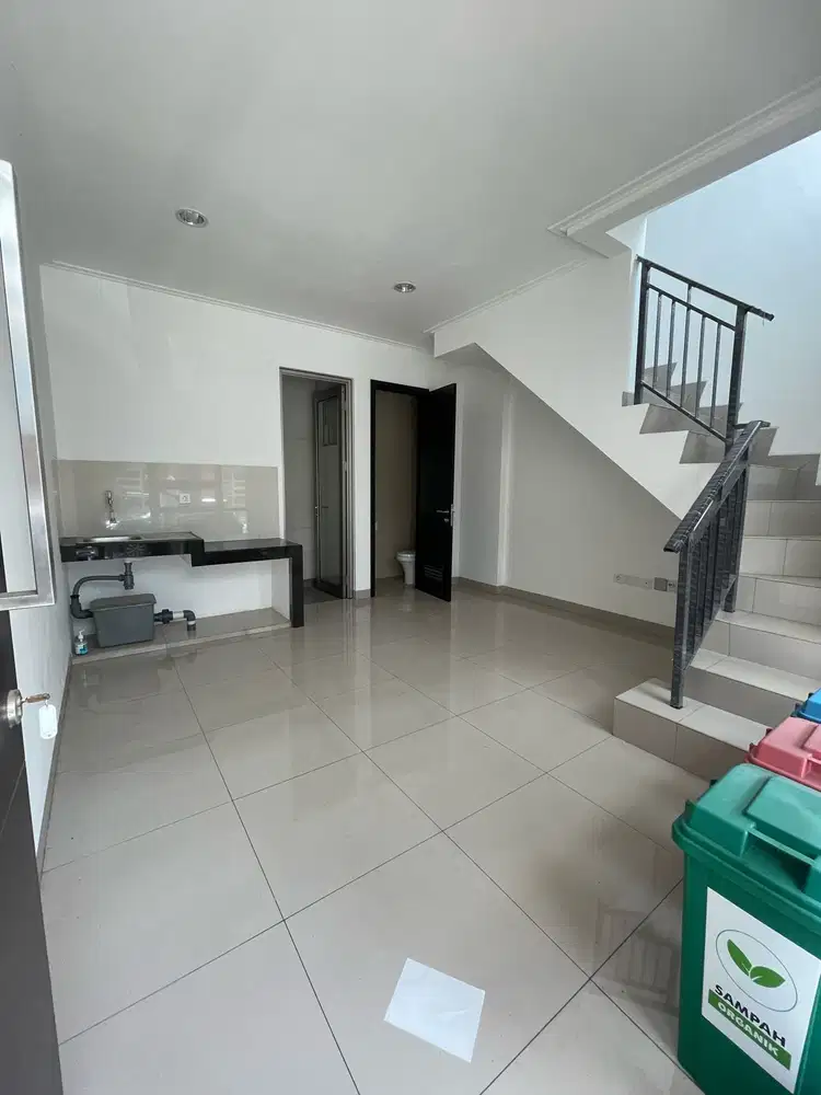 Disewakan Cepat Rumah uk. 4.5x10m 2 PIK 2 Termurah Kosongan