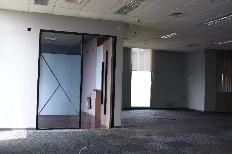 SEWA KANTOR DI JAKARTA  PLAZA ALSTOM 200M² PARTISI 125K NEGO
