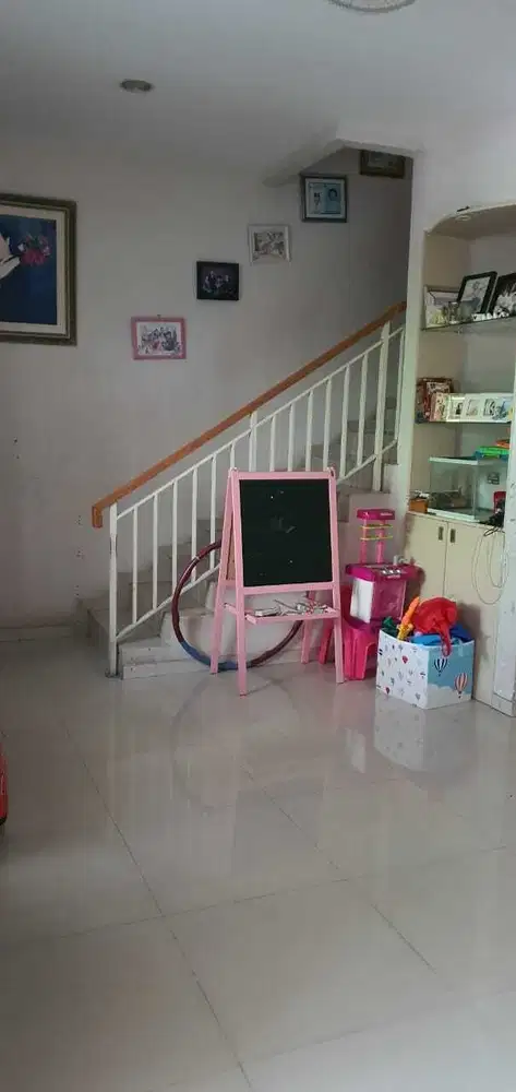 Di jual Rumah 2 lantai di Gading Griya Residence