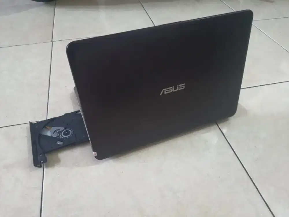 Laptop Asus X441M 14 inch.HDD 1TB/RAM 4GB.WINDOWS 11 PRO