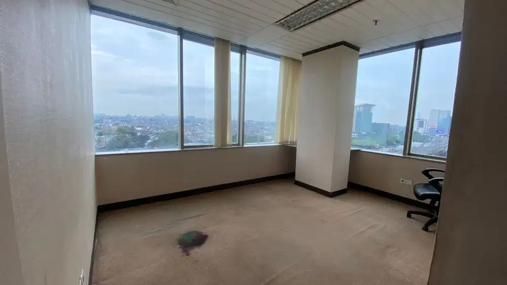 SEWA KANTOR DI JAKARTA SELATAN MT HARYONO  25M2 PARTISI  145K NEGO