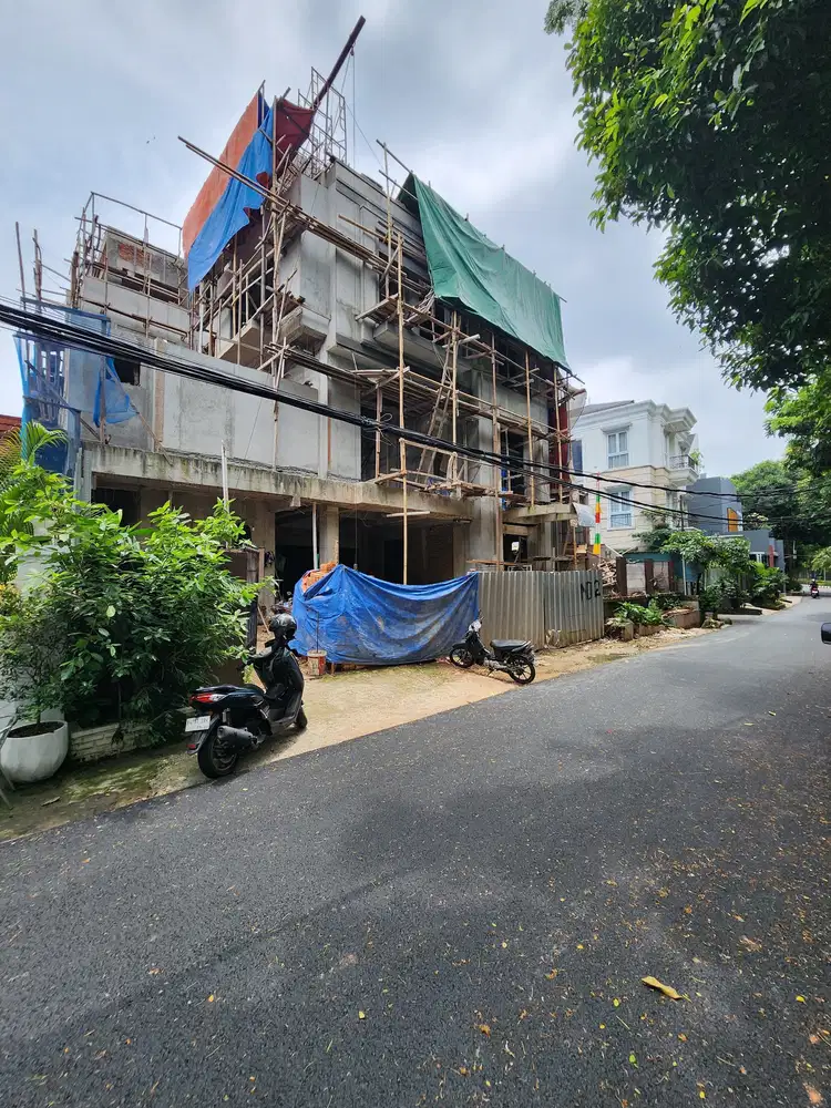 Brand New rumah mewah classik modern lingkungan asri rindang di tebet