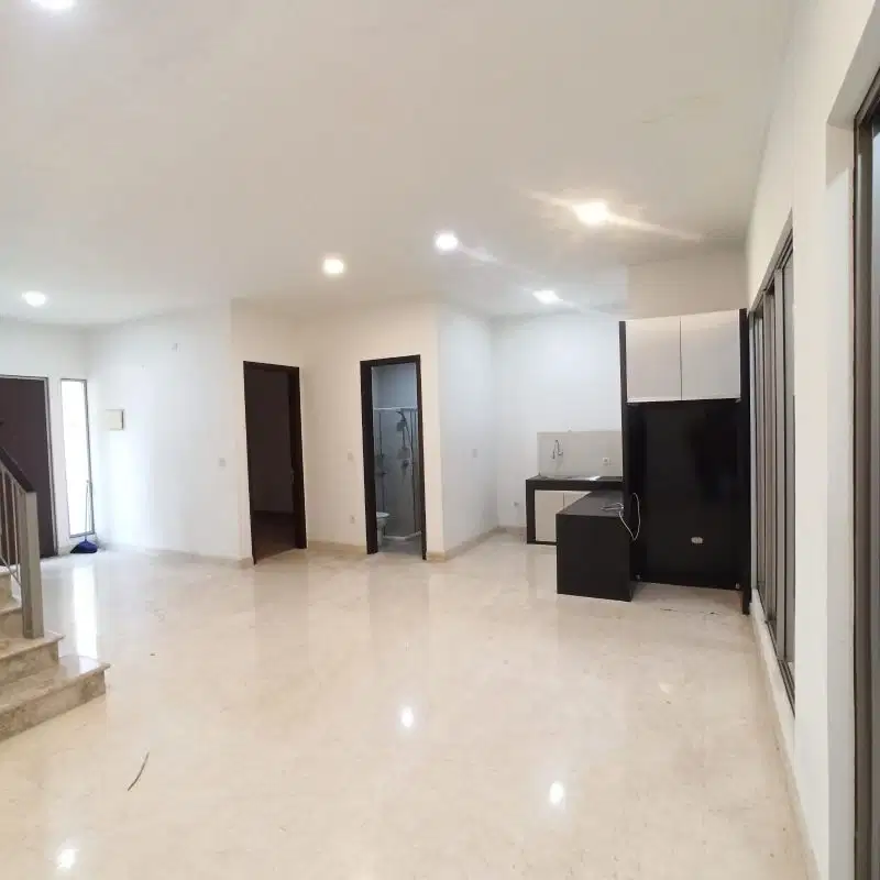 Disewakan Rumah uk. 8x15m2 PIK Golf Island Kosongan Murah