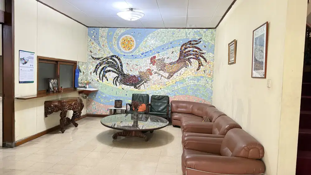 Rumah Vintage Di Area Sayap Riau Cocok untuk Cafe Di Bandung Kota