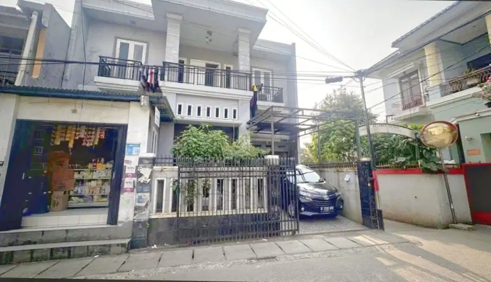 DIJUAL SECEPATNYA Rumah 2 Lantai di Halim Jakarta Timur