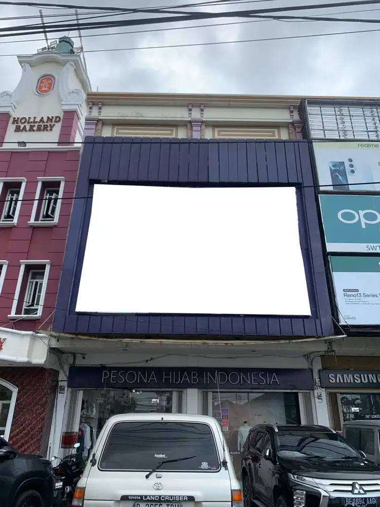 dijual ruko 3 lantai di tengah kota