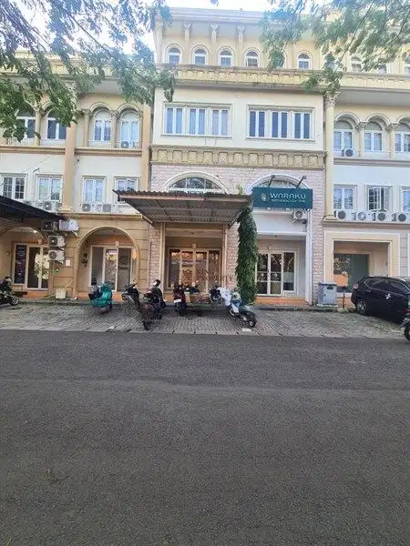 STRATEGIS SIAP PAKAI SIAP OPERASIONAL! DISEWAKAN RUKO 4LT PURI MANSION