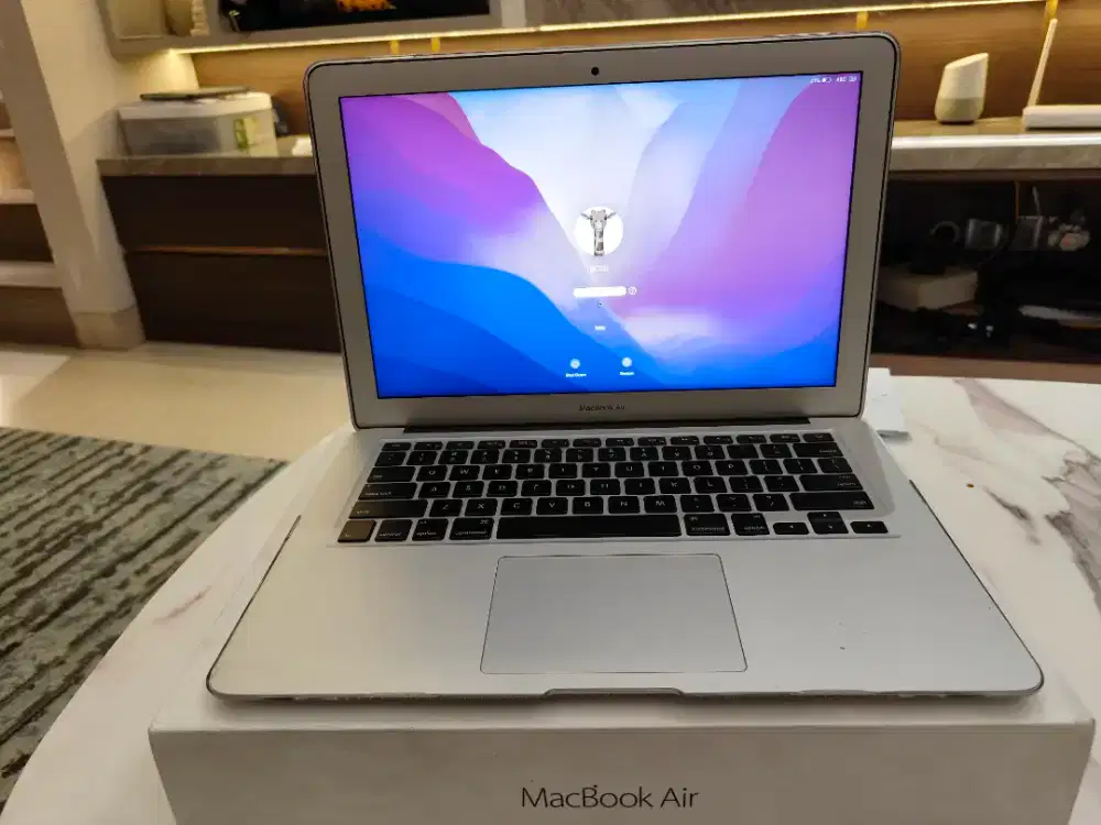 Macbook Air 2017 core i5 SSD 128 lengkap