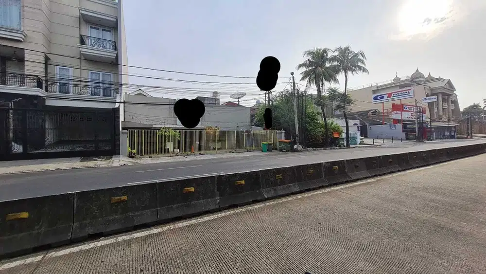 Bangunan cocok dijadikan tempat usaha di jalan Pluit lokasi strategis