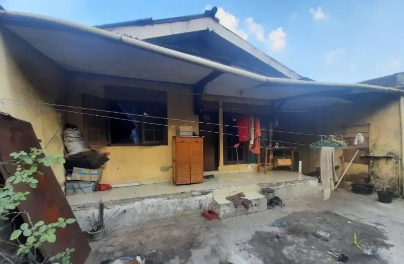 Rumah lama pinggir jln Raya Lenteng agung jaksel arah UI hny 1,5m nego