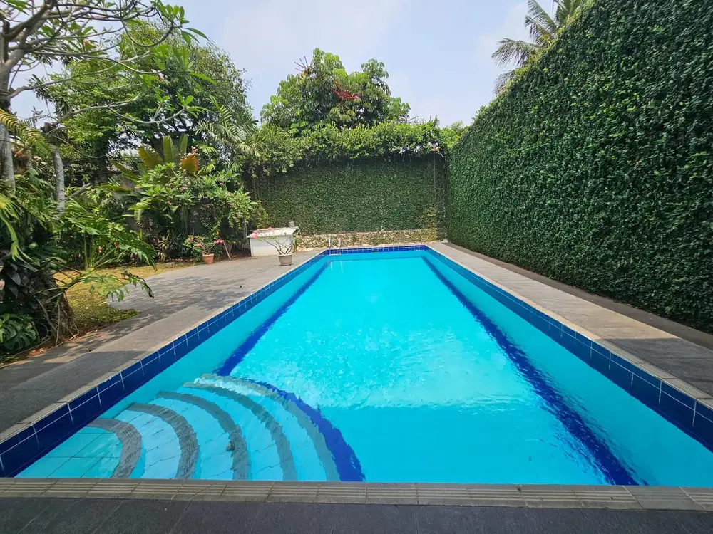 Disewakan Rumah Mewah 1000 m2 di Dalam Komplek Tenang di Pejaten Barat