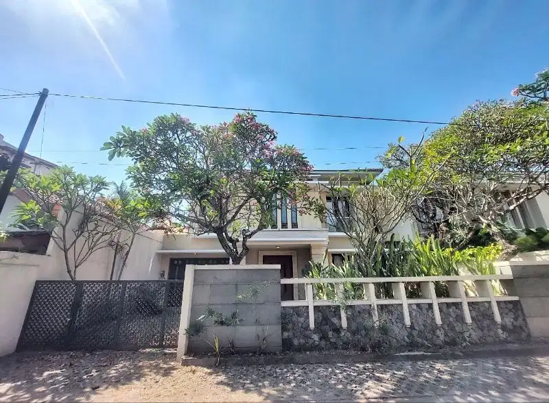 Rumah mewah full furnish di manahan solo kota