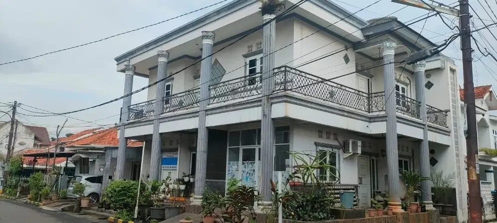 DIJUAL RUMAH 3 LANTAI HOOK DI SERPONG UTARA