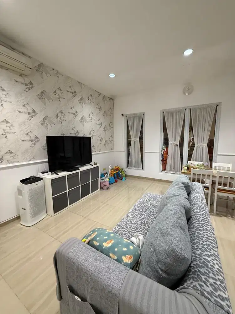 DIJUAL RUMAH CANTIK SEMI FURNISHED DI DALAM CLUSTER DUTA GARDEN