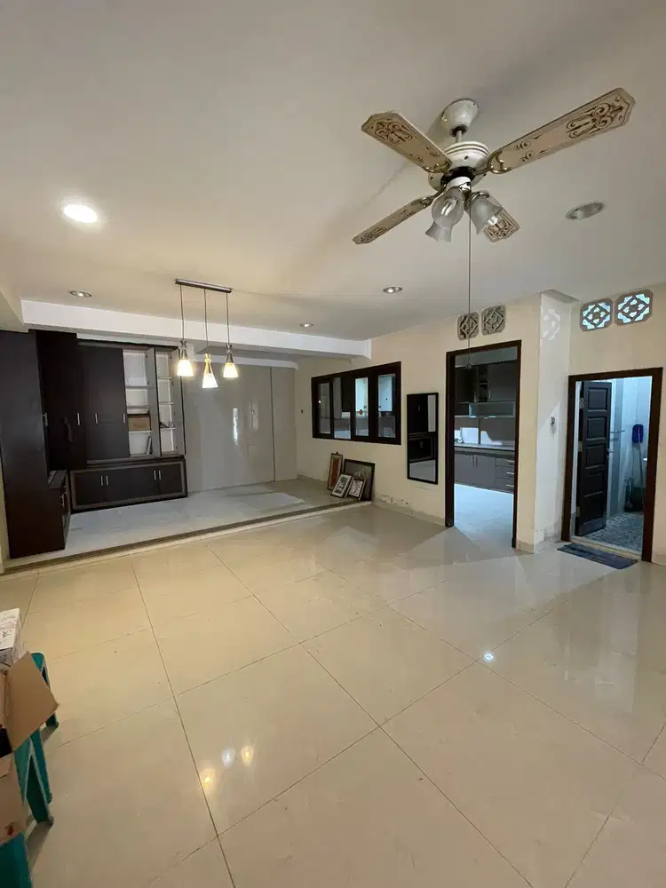 Villa di Komplek The Palace Residence ( Polonia )