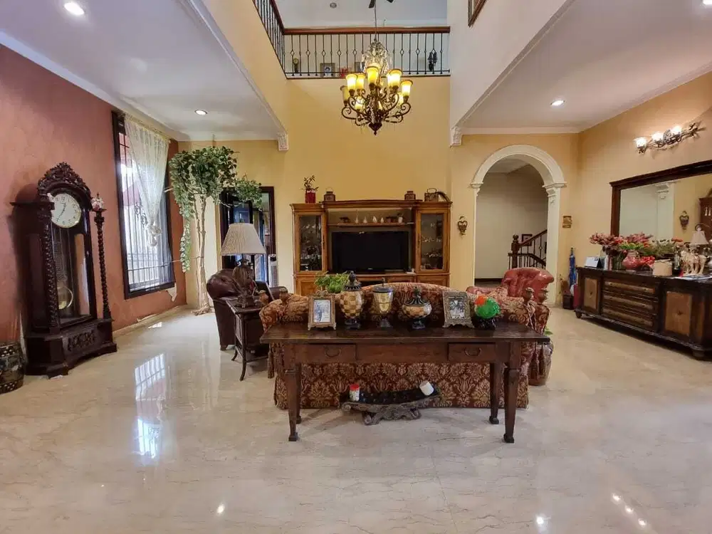 Villa di Komplek The Palace Polonia