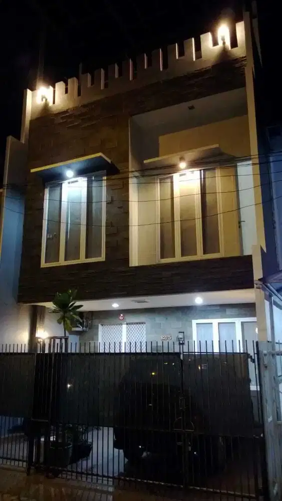 DIJUAL CEPAT RUMAH 3 LANTAI FULL FURNISH TAMAN PALEM LESTARI JAKARTA