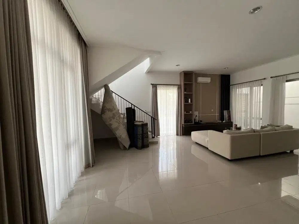 DISEWAKAN RUMAH 10X15 DI PANTAI INDAH KAPUK, PIK