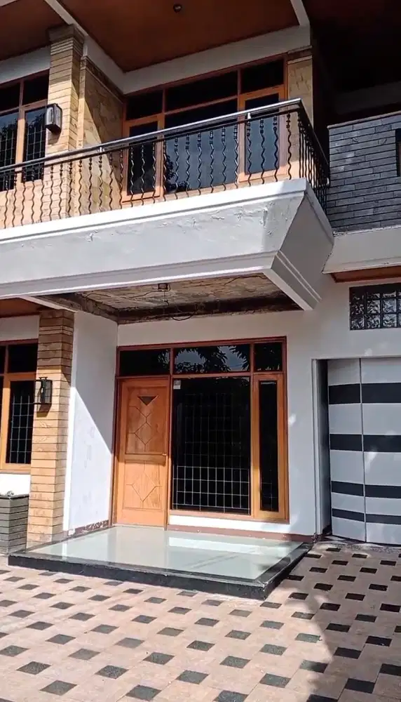 Termurah! Rumah bagus 3 Lantai di Holis Regency