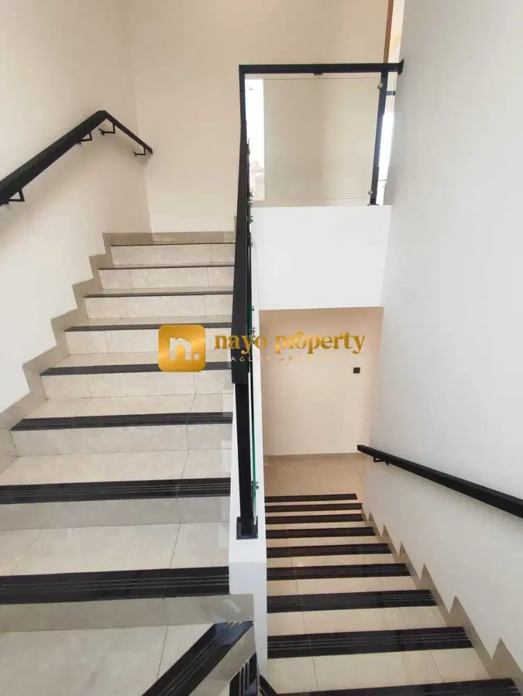 Rumah Bagus Dekat Pintu Tol Free Biaya AJB di Meruyung Depok