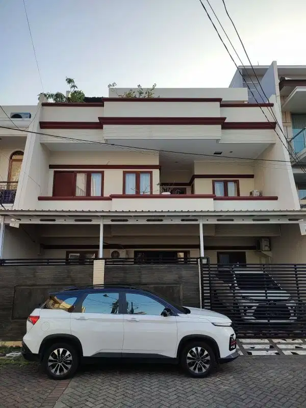 Rumah 3 lantai, 10x16, hdp selatan di Citra Garden 2