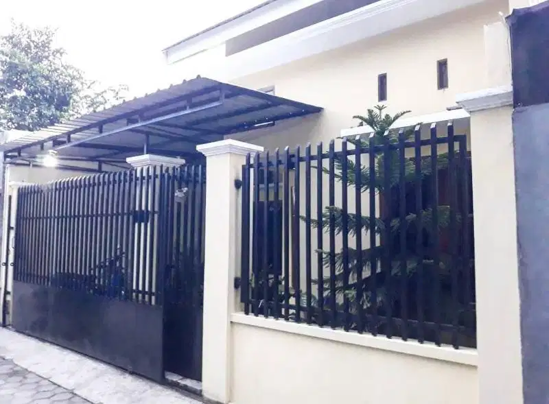 Rumah Bagus Startegis Dekat Lapangan Fajar Indah Solo  (EL)