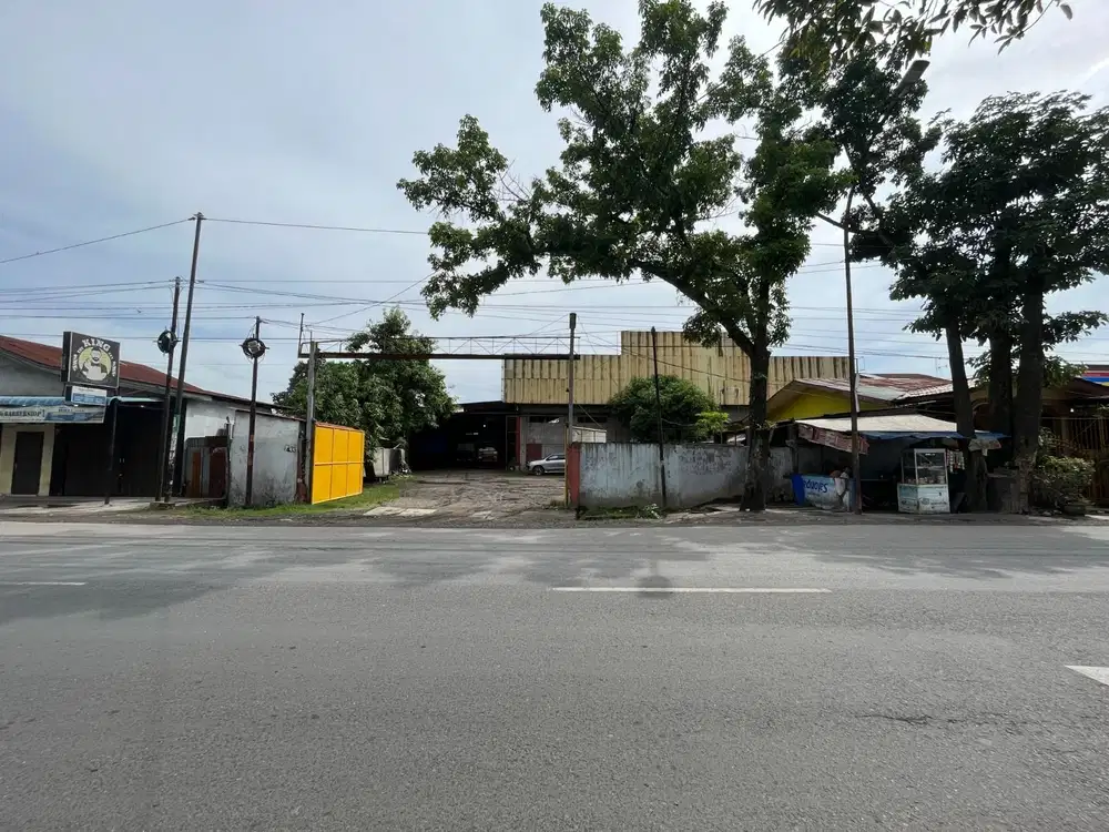 Gudang di Jalan Letda Sujono ( Dekat Komplek Intan )