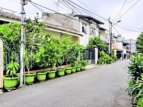 Jual Rumah 2 Lantai di Tebet dekat Jalan Raya Besar