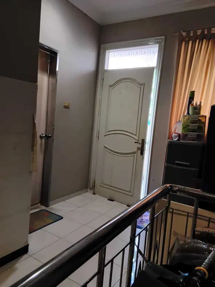 Dijual: Rumah 2 lantai siap huni,di  Jl. Kartini  Jakarta Pusat