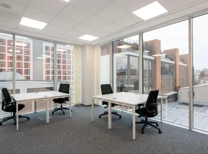 Disewakan space private office ukuran 4 pax jakarta selatan