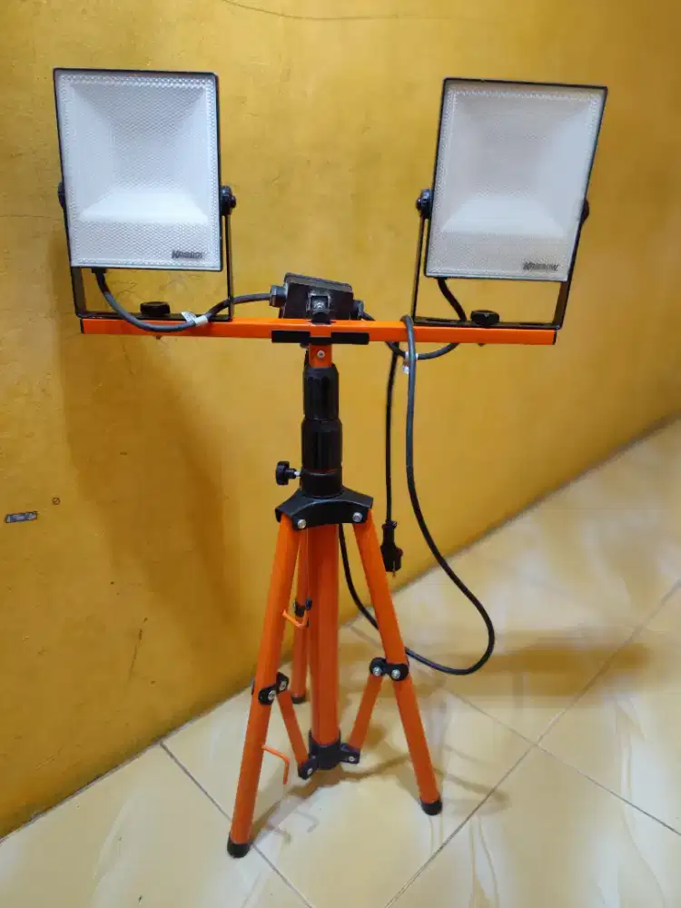 Lampu Tripod Krisbow Bekas