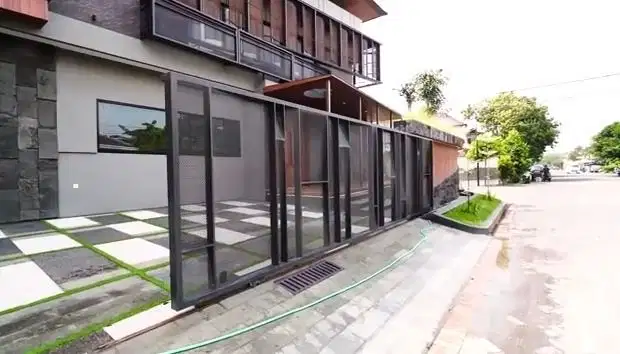 0387 - Dijual Rumah Manyar Kertoadi SHM 2 Lantai LT 340 m KT 6 KM 7