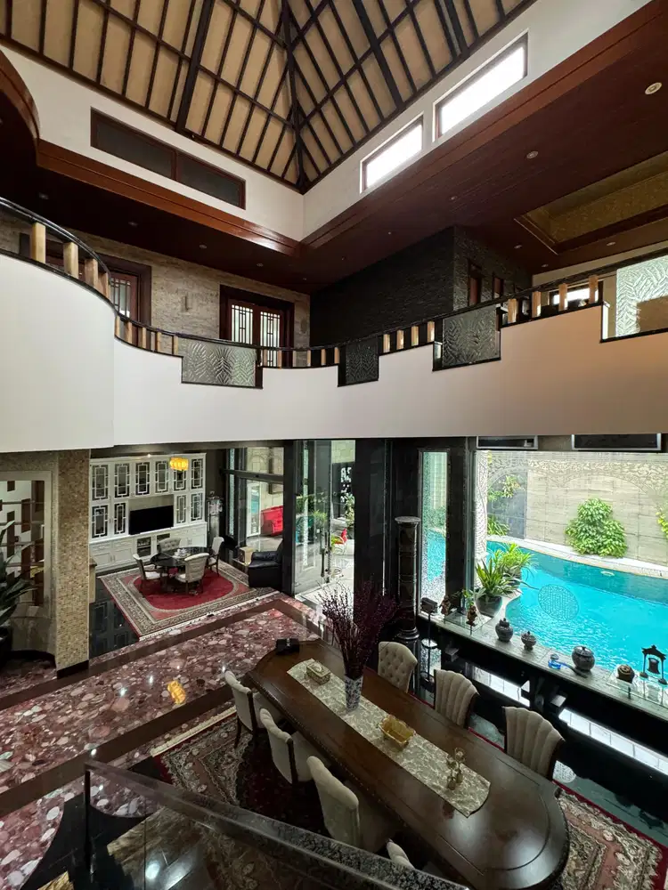 Rumah 2  lantai di Pondok Indah, Jakarta Selatan